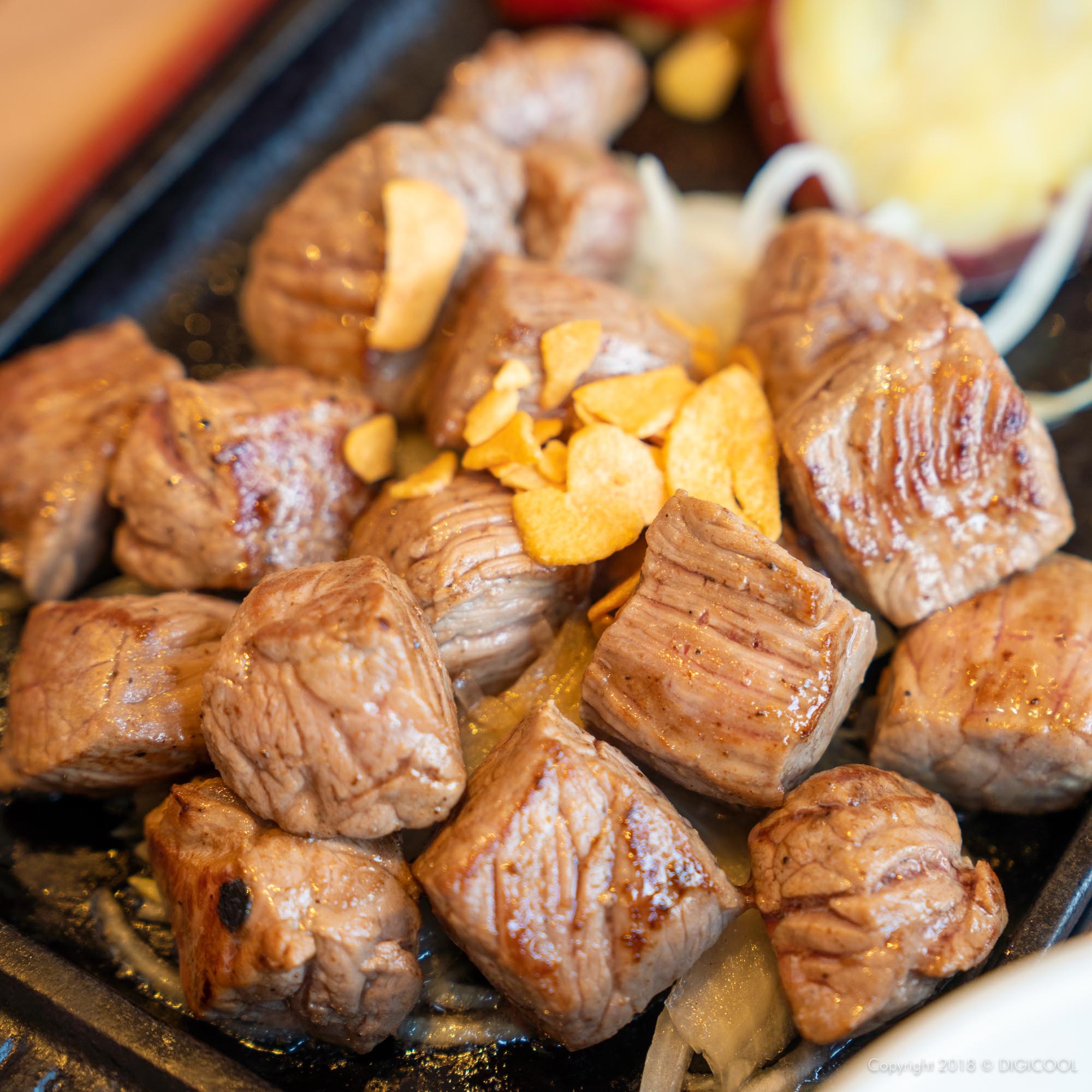 名護市・コスパ抜群の「焼肉乃我那覇 新館」でサイコロステーキ定食を食べてきました。