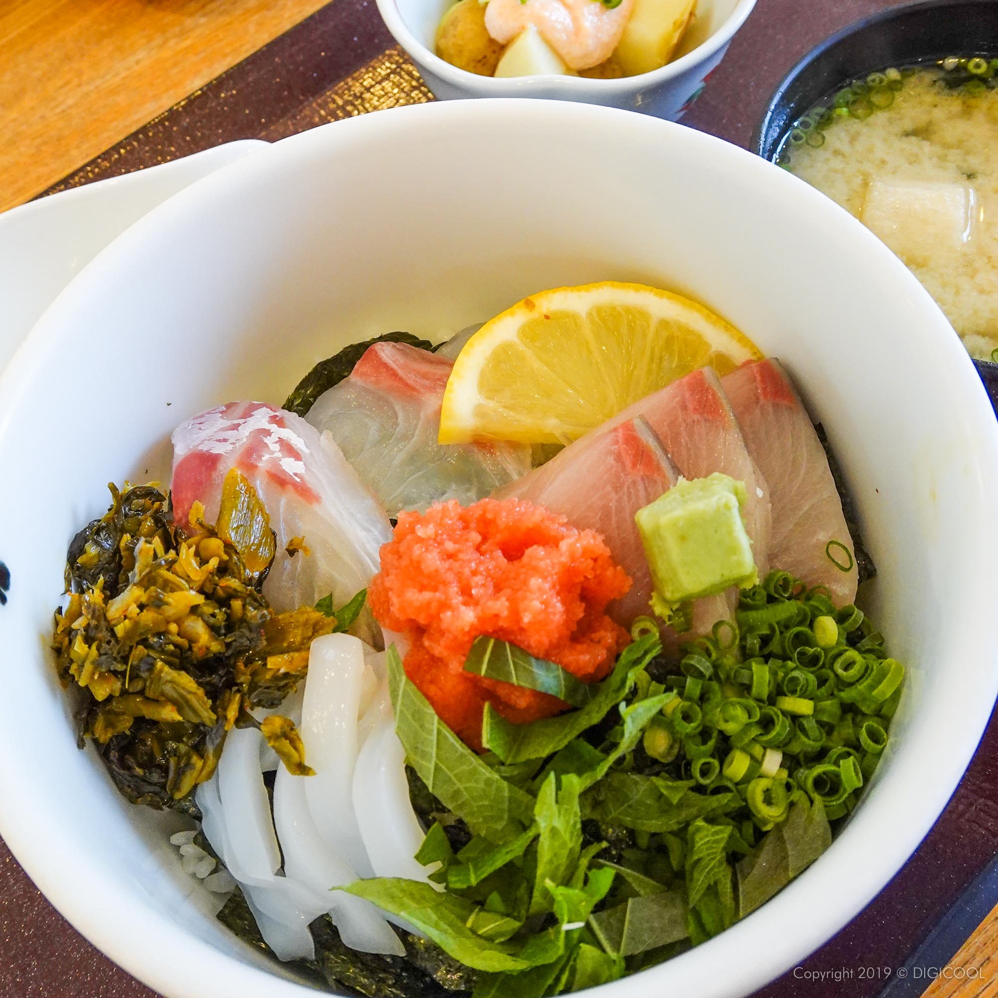福岡県福岡市・福岡は海鮮が美味い！ランチに「海鮮丼 日の出」の海鮮丼はいかがですか？