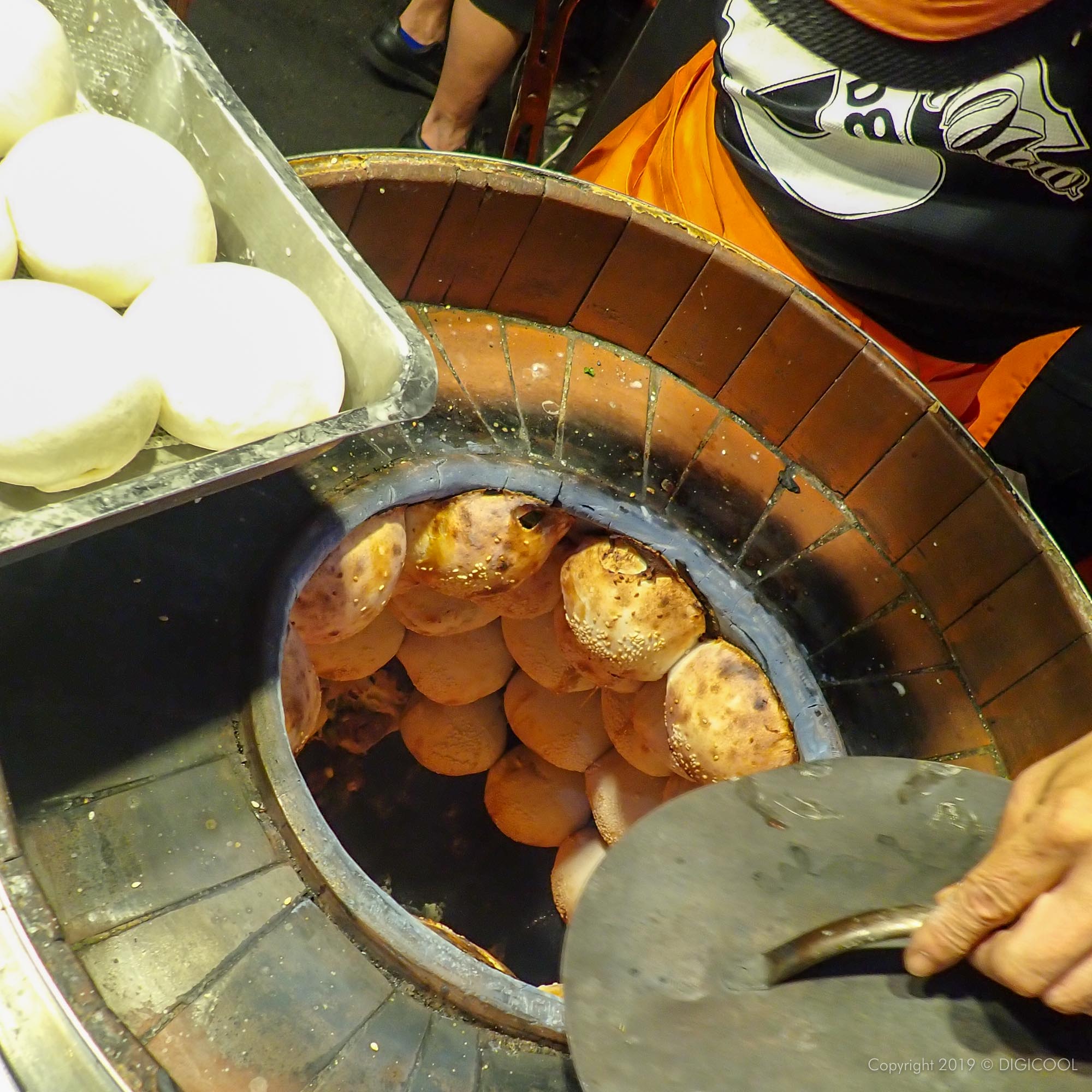 台北市 松山区・個人的台北ナンバーワン胡椒餅「福州世祖胡椒餅」を食べに饒河街觀光夜市へ。