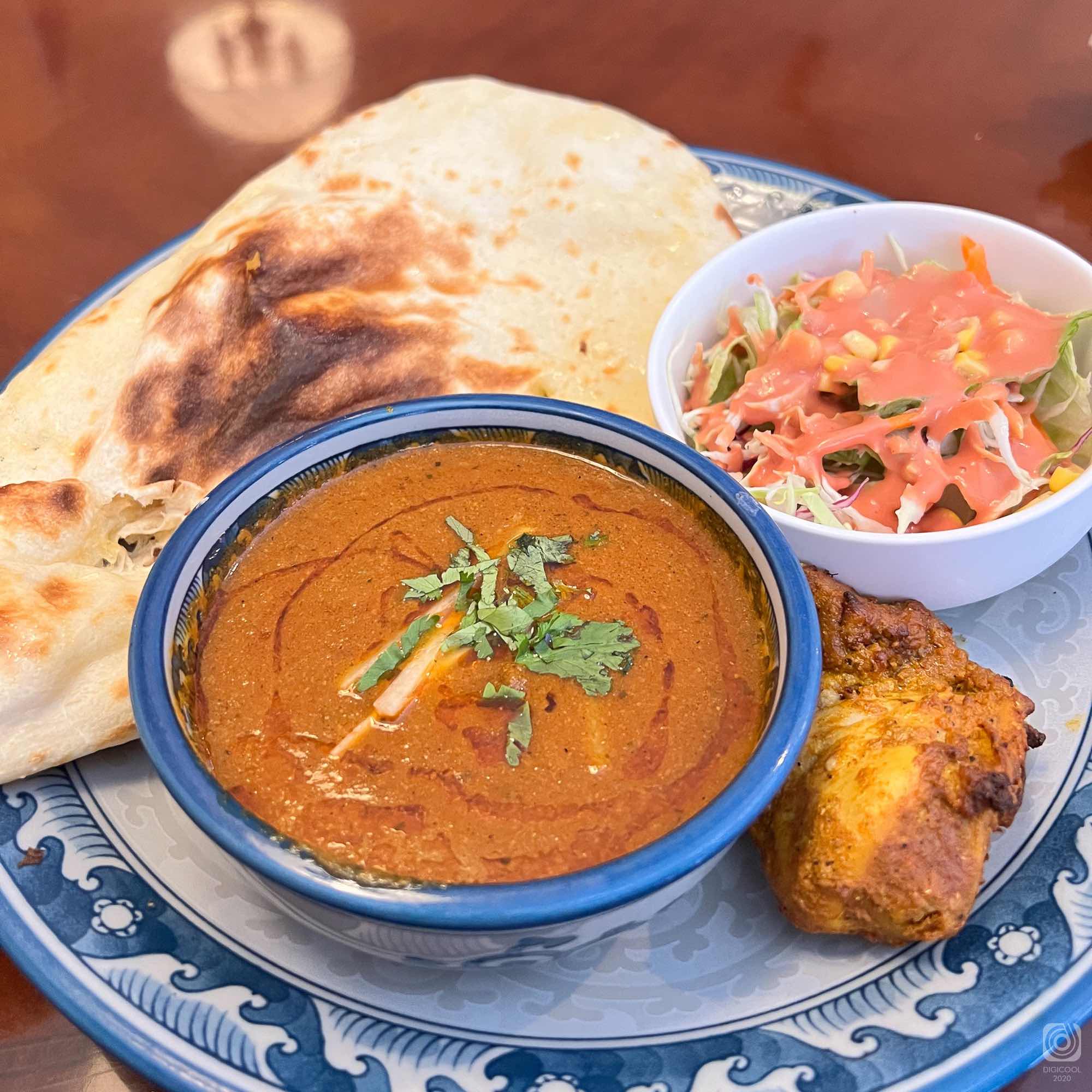 沖縄県 北谷町・そういえば移転後初かも･･･「TAJ OKINAWA」のインドカレーランチ。