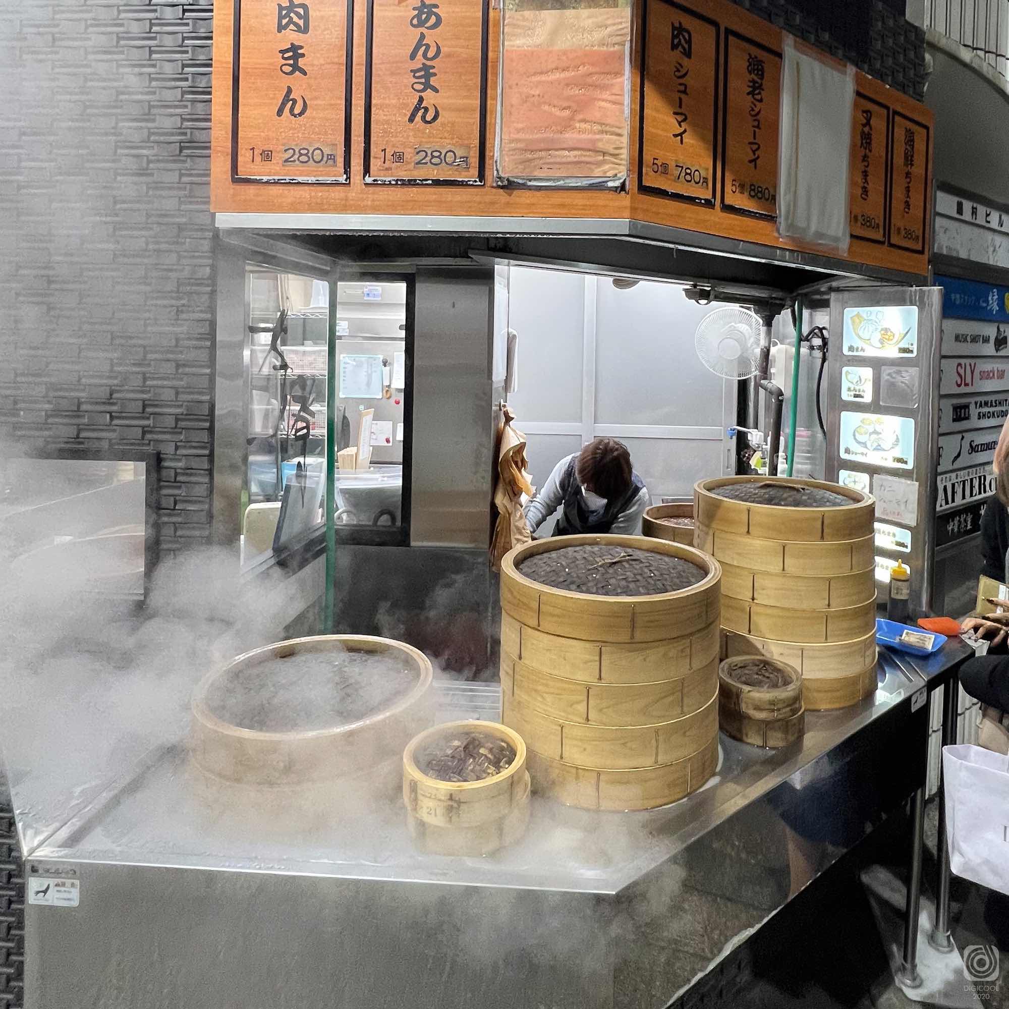 香川県 高松市・寒いアーケードに真っ白な蒸気。「中華茶室 茶寮」の肉まんをテイクアウトしてみた。