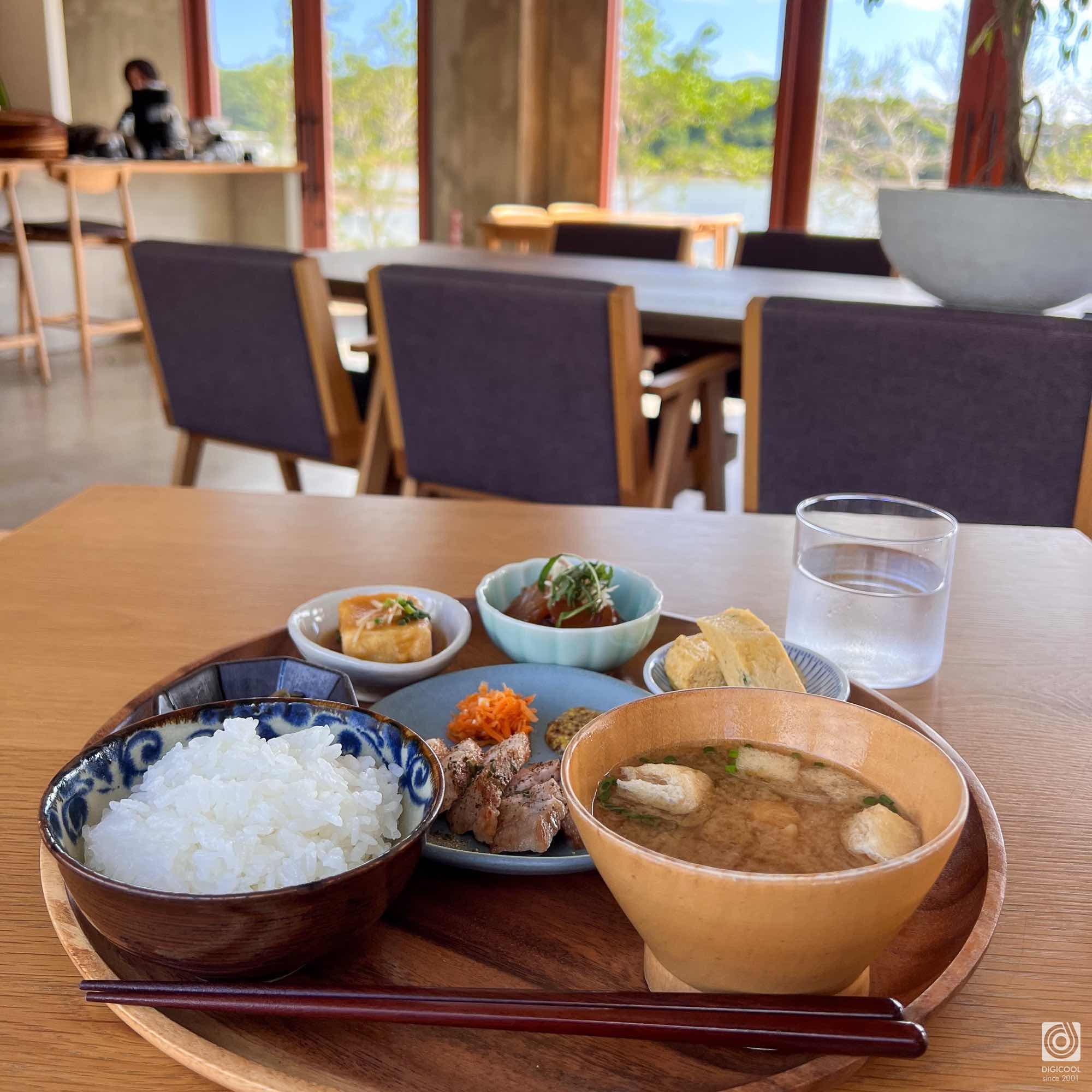 今帰仁村・羽地内海を眺めながら「Awayk」でおしゃれ朝ごはんを食べてきました。
