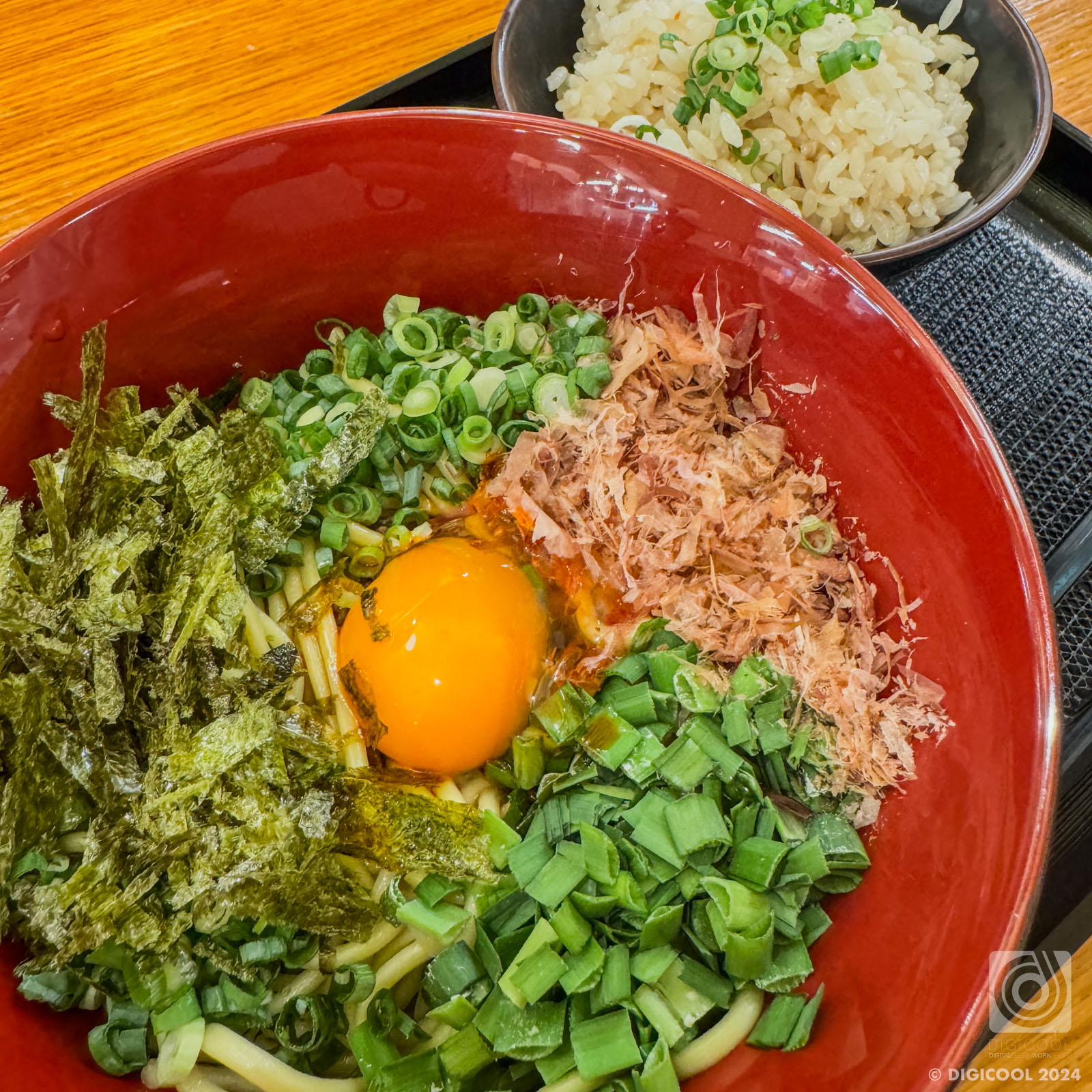 沖縄県 石垣市・公設市場の「金城製麺」でピリ辛で美味しい八重山そばのまぜ麺を食べてみました。