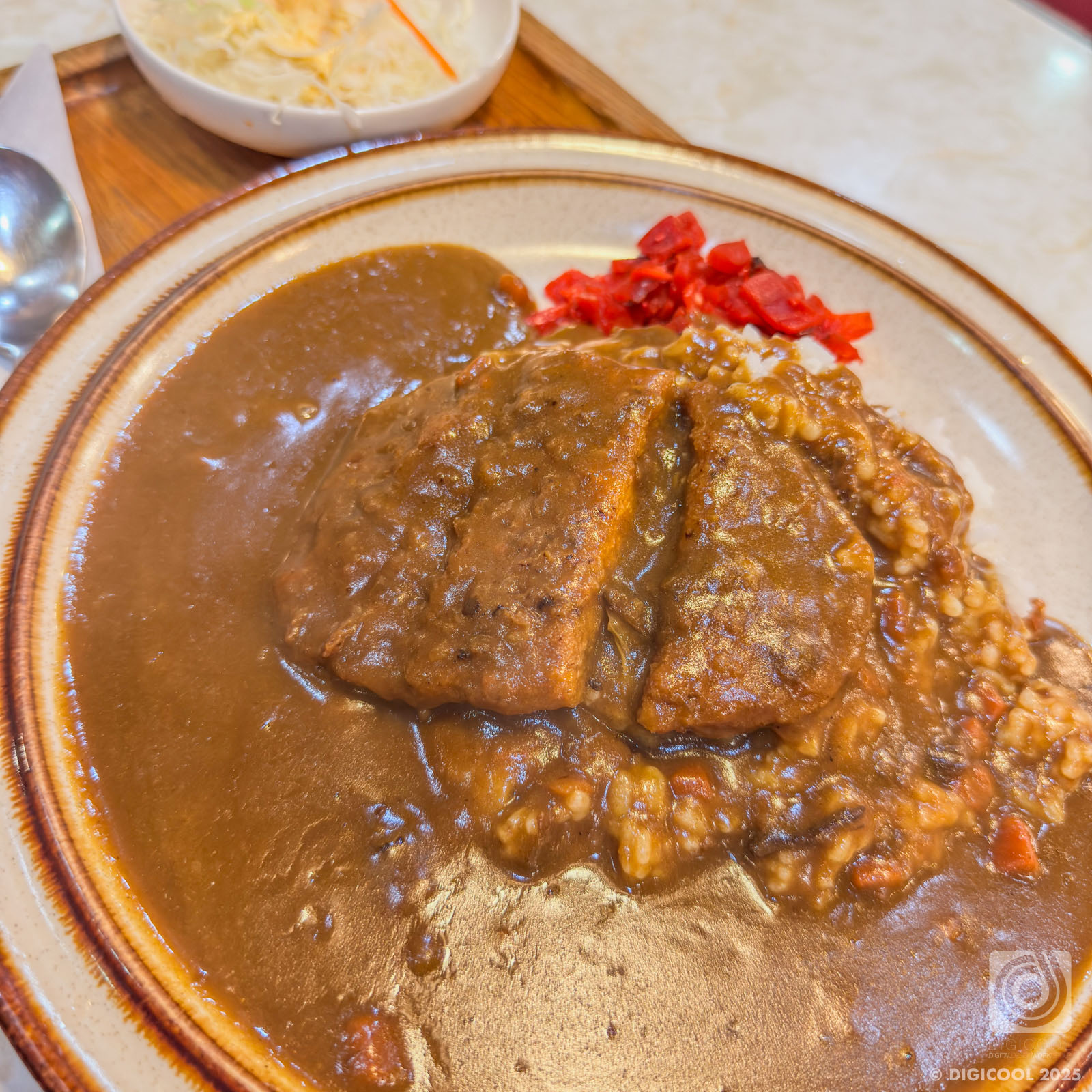 三重県 桑名市・商店街の重鎮？昭和レトロな喫茶店「エンシュウヤ」でどこか懐かしいカツカレーをいただきました。