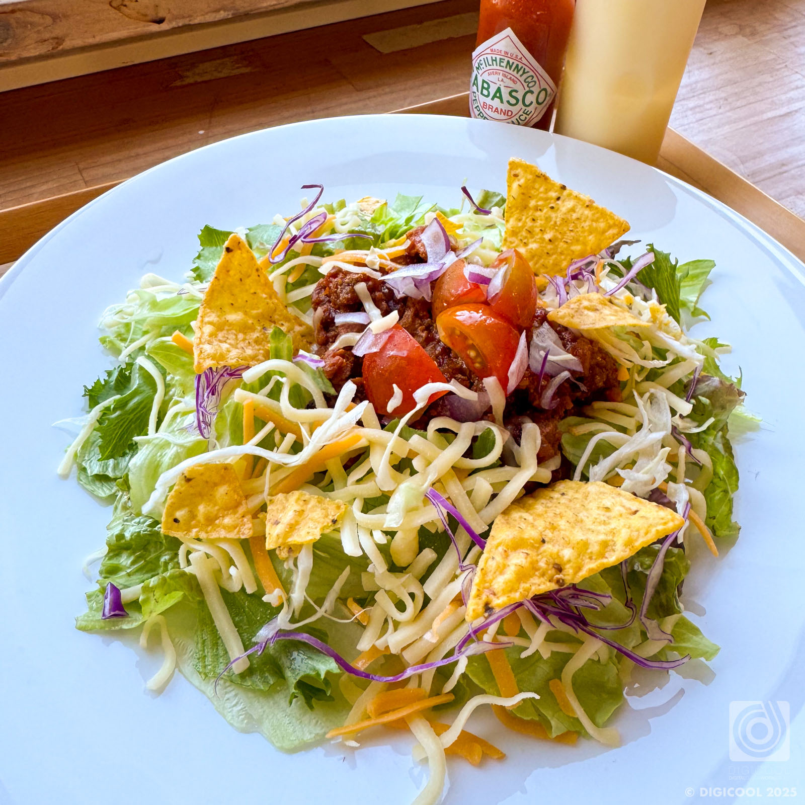 沖縄県 宮古島市・無料植物園内にある「島のパーラーIN and OUT」で緑を眺めながら美味しいランチをしてきました。