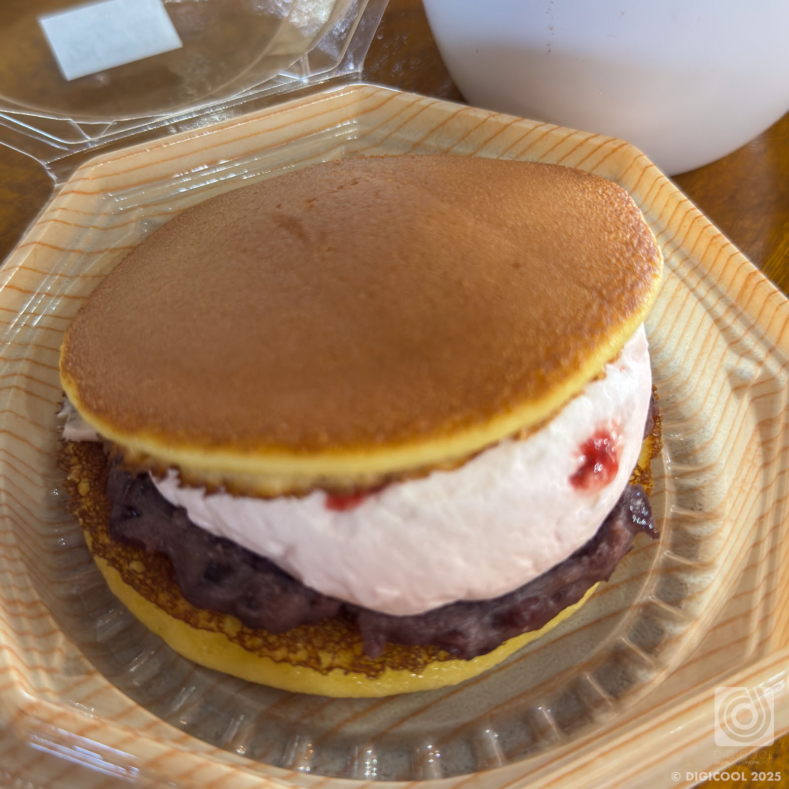 沖縄県 沖縄市・「和菓子屋 春風堂」で見つけた、手土産にぴったりな生クリームどら焼きが良かった。