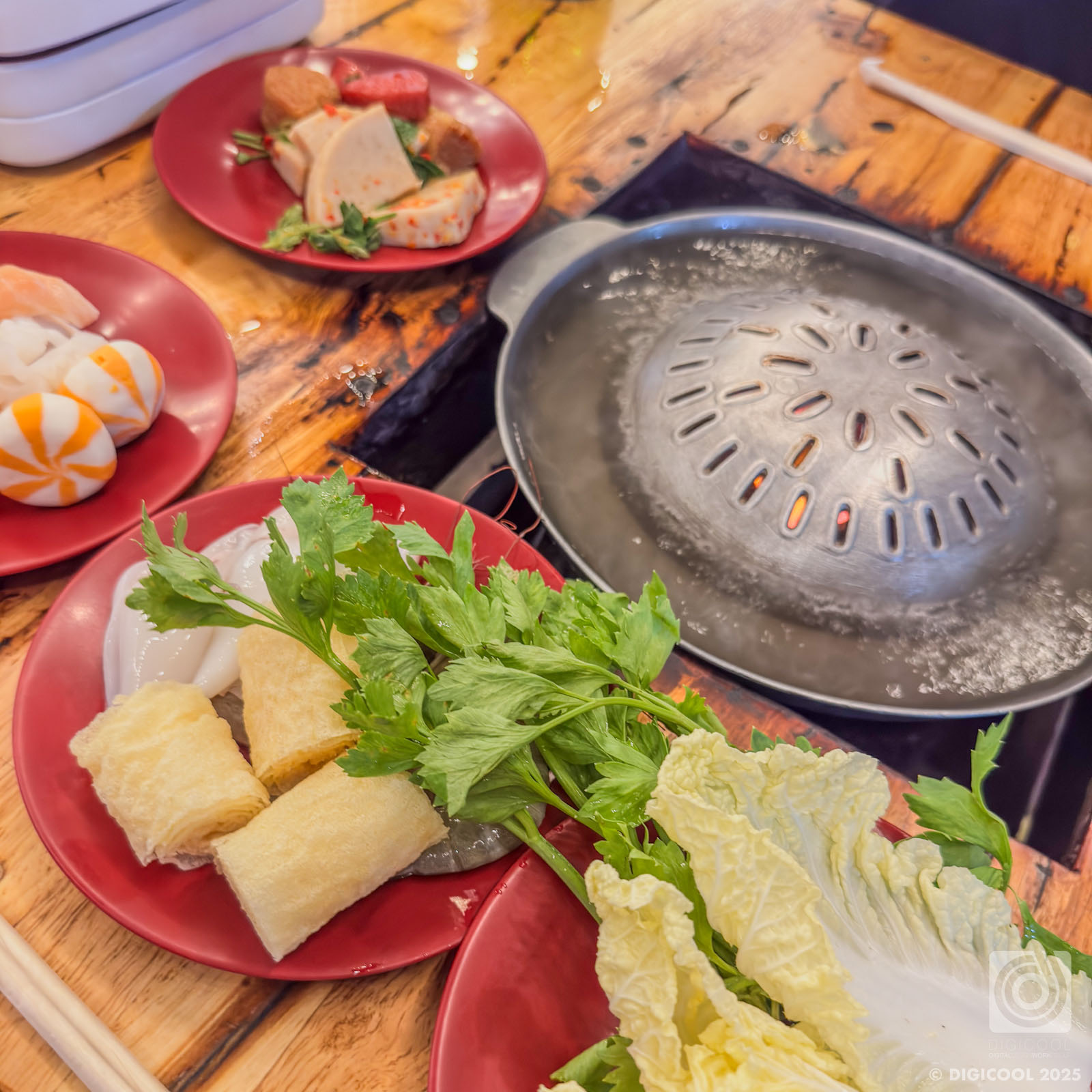 タイ バンコク・トンローのムーガタビュッフェ「Tidmunz BBQ BUFFET」でひたすら焼いて食ってみた。