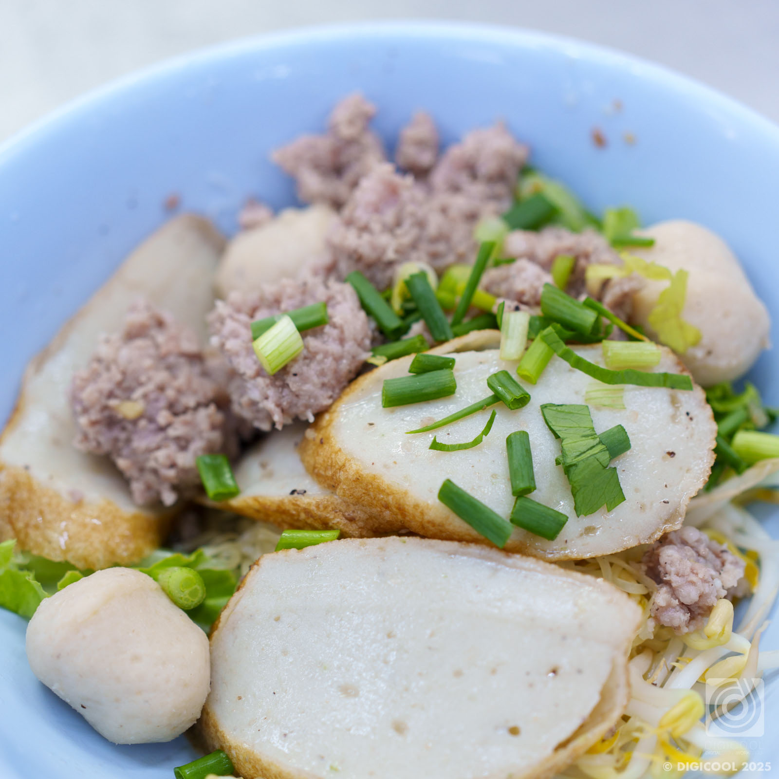 タイ バンコク・ビブグルマンにも選ばれたプロンポンの老舗クイッティアオ屋「ルン・ルアン」で朝ごはん。