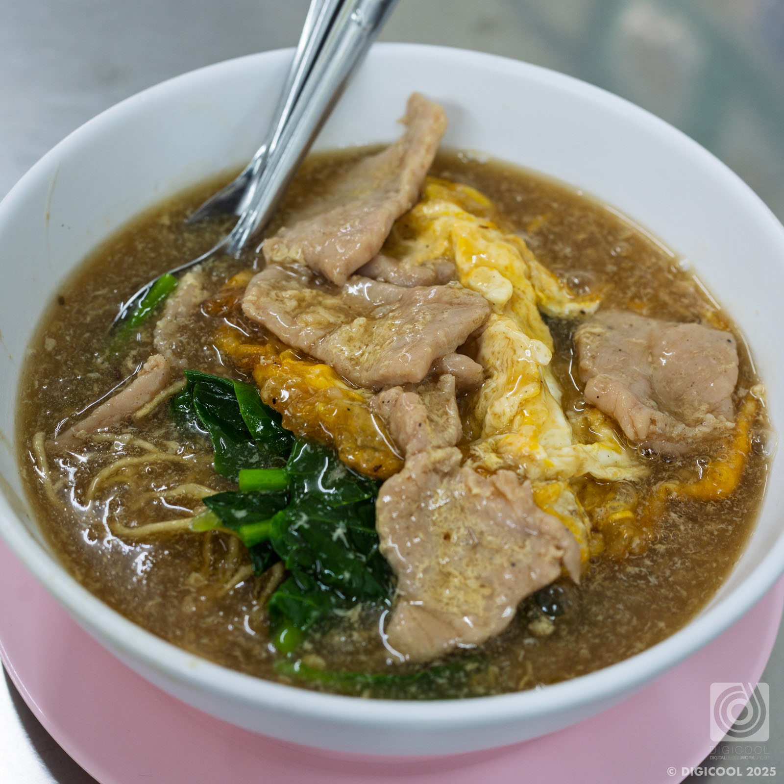 タイ バンコク・サパーンタクシンの「Rat Na YOT Phak」で食べた餡掛け麺“ラートナー”がめっちゃ美味かった。