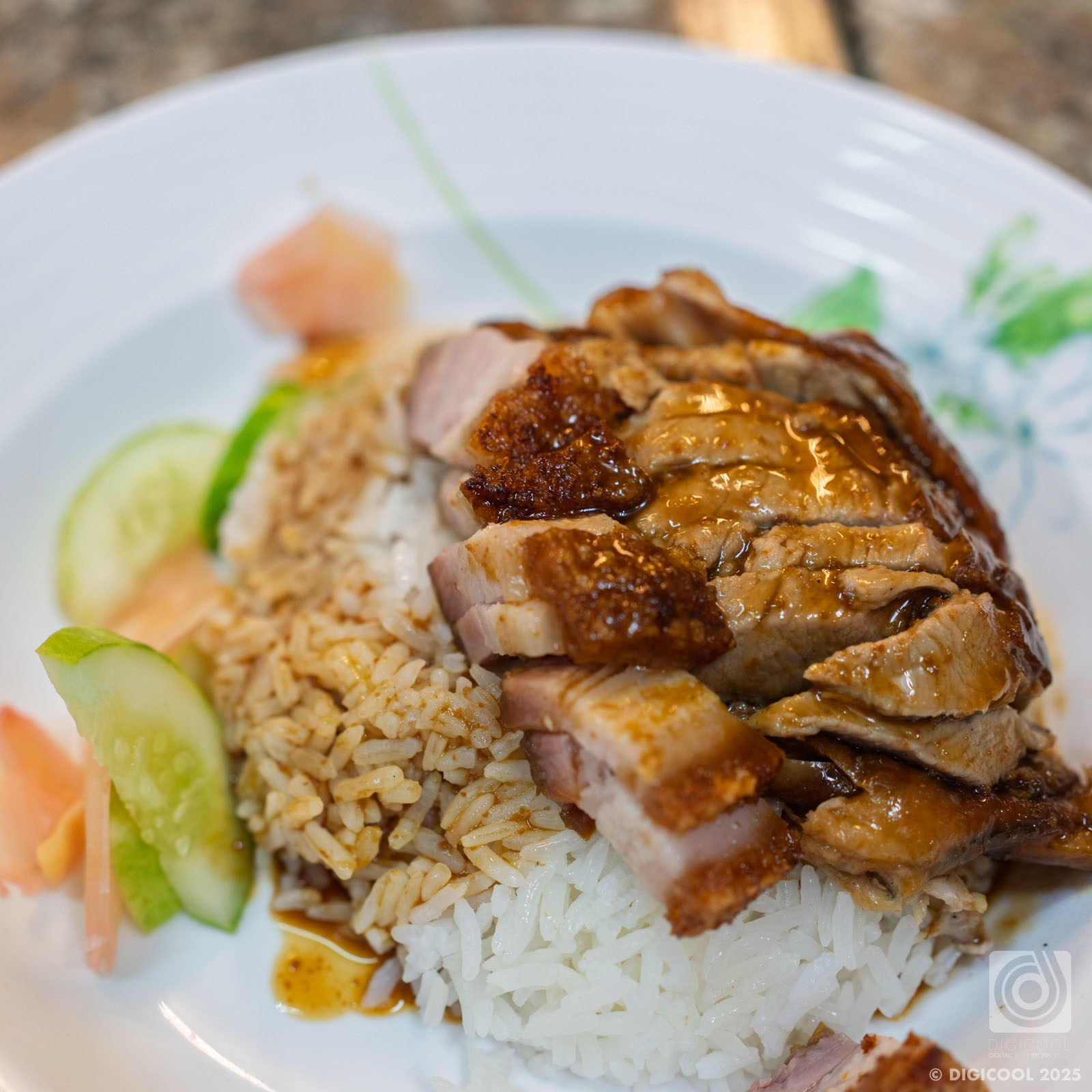 タイ バンコク・100年以上の歴史を持つ老舗ローストダック店「Prochak Roasted Duck」で烤鸭烧肉饭を食べてみた。