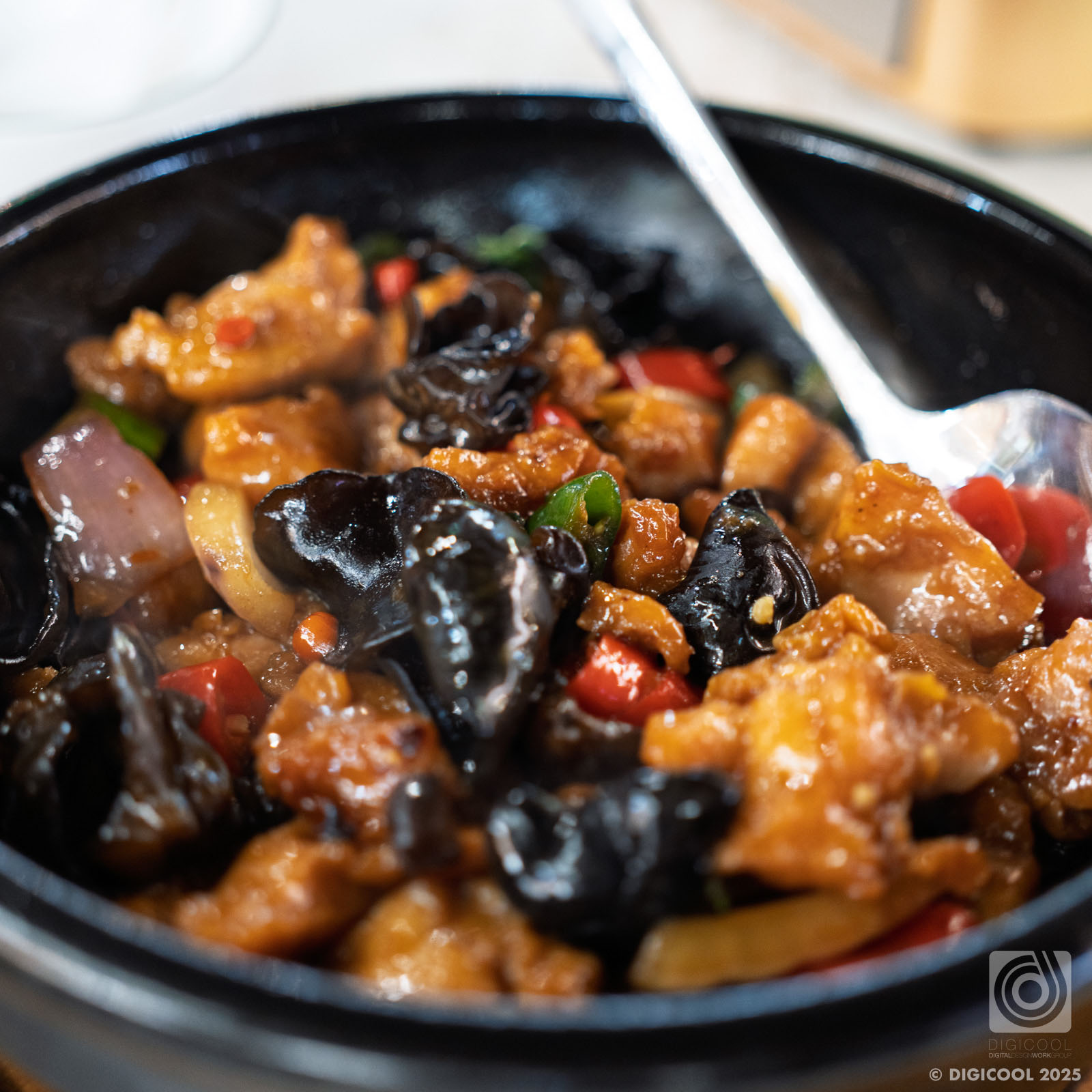 シンガポール ブギス・リトル中華街（？）のような路地の「湘香湖南菜」で辛くて美味しい中華を食べたよ。