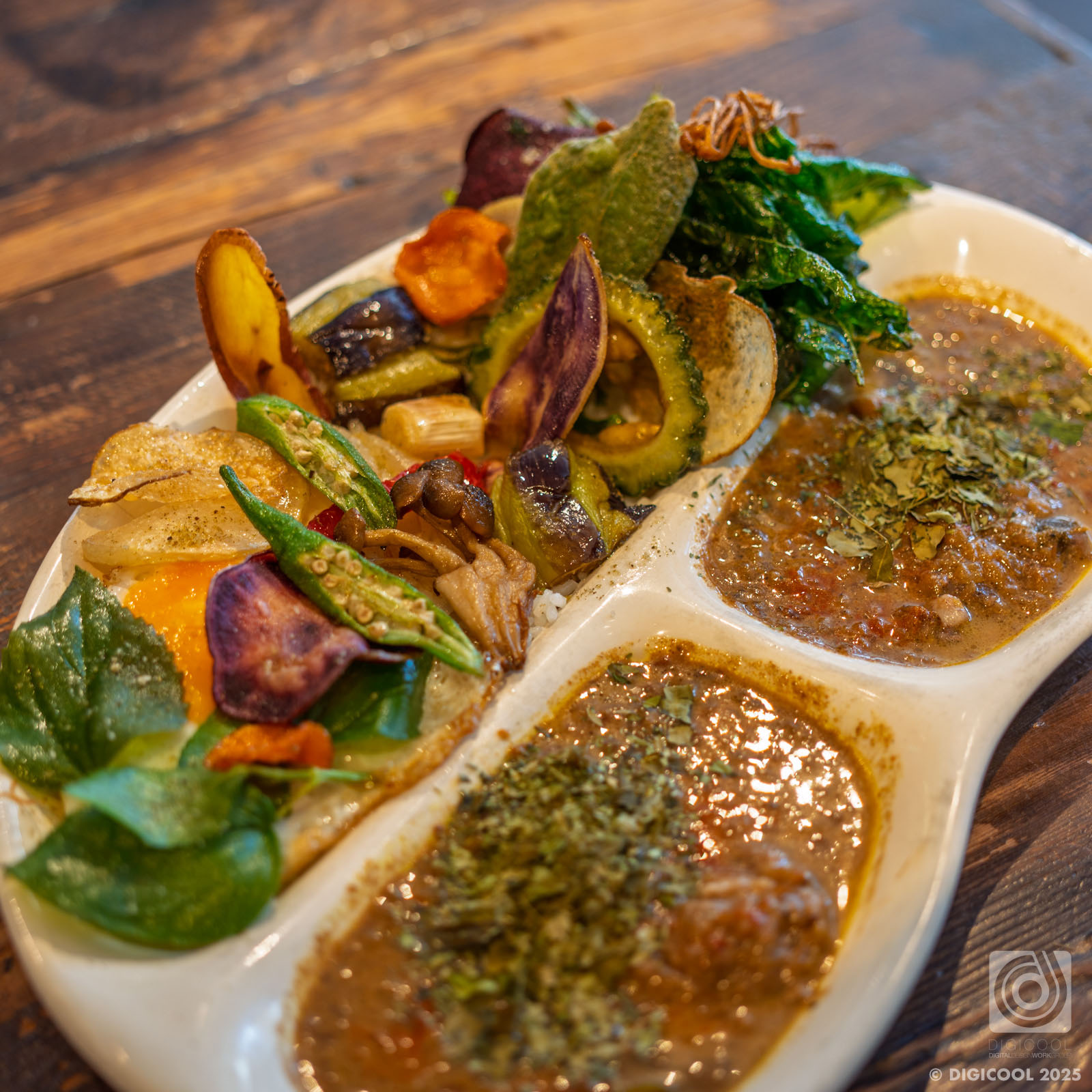 沖縄県 石垣市・音楽とアートに囲まれた「あむりたの庭、そして音楽」で石垣牛たっぷりのカレーを食べてみた。