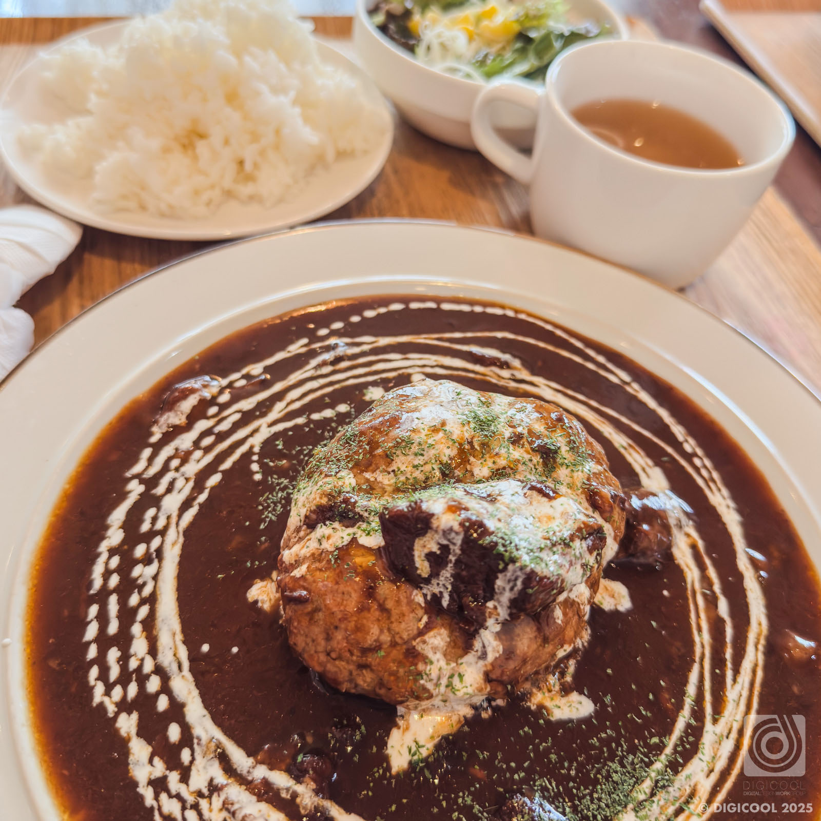 沖縄県 那覇市・住宅街にひっそりとある「ハンバーグ＆とんテキ MIZUKI」で肉汁あふれるハンバーグ！