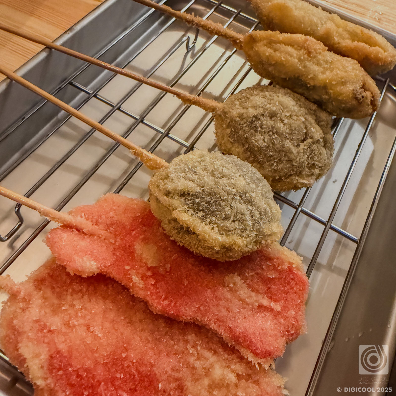 沖縄県 宜野湾市・週末は13時から飲める！「ニッポン★ビール酒場」で二度漬け禁止の串カツとビールで乾杯！