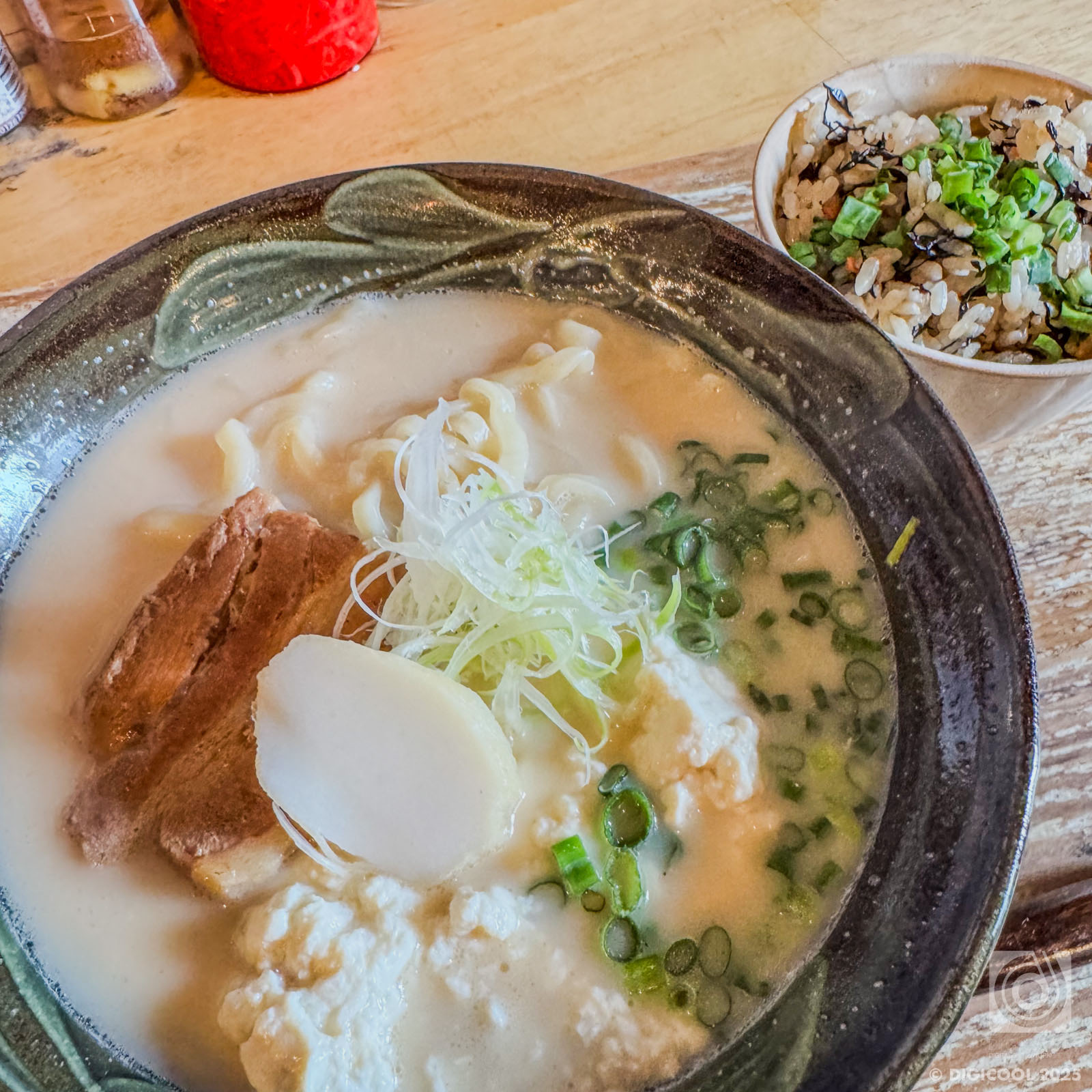 沖縄県 沖縄市・コザの新進気鋭な沖縄そばの店「796（ナンクル）」でゆし豆腐そばを食べてきました。