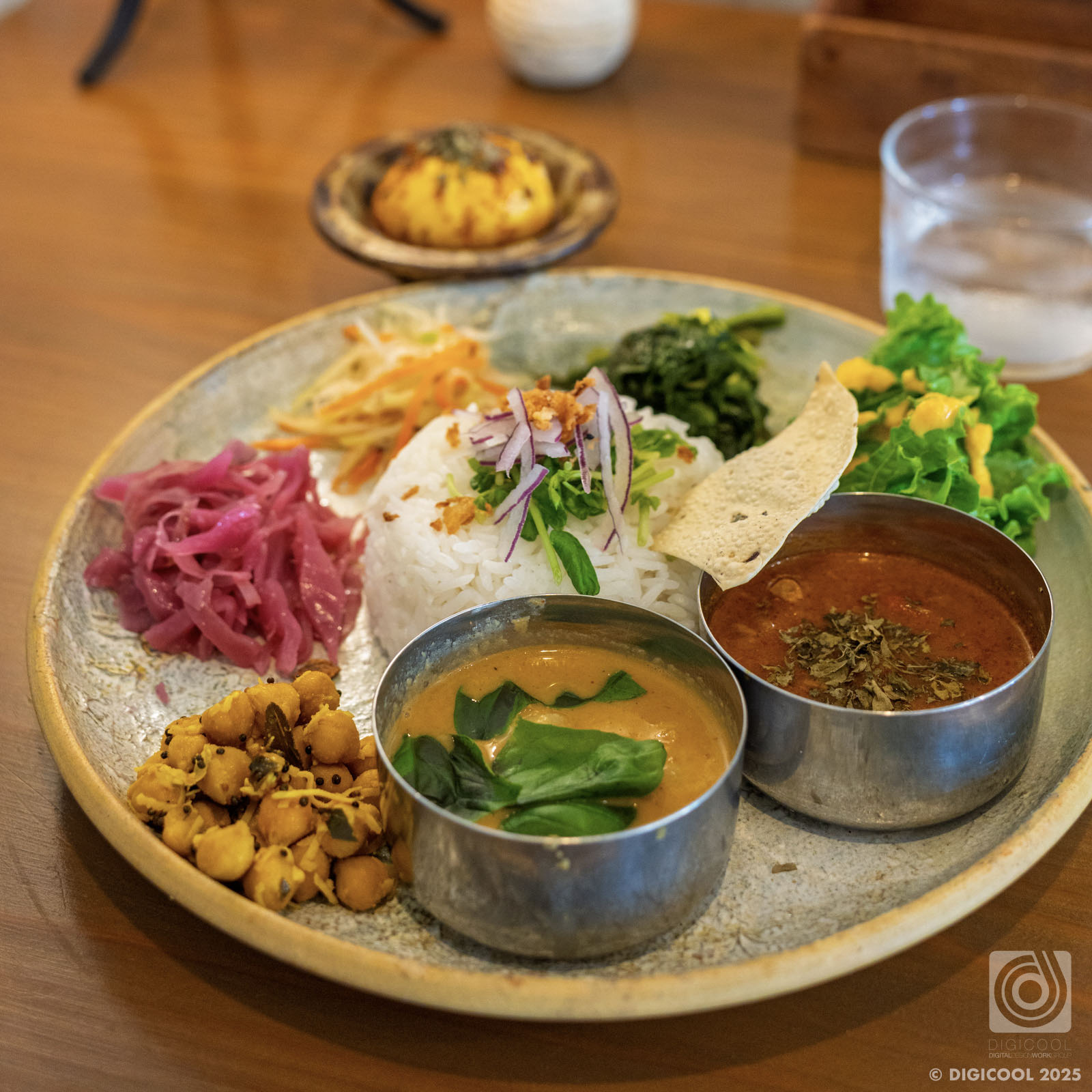 沖縄県 那覇市・カラダに良いカレー！スパイス使いが絶妙な「mimitab」のスパイスカレーを食べてきました。