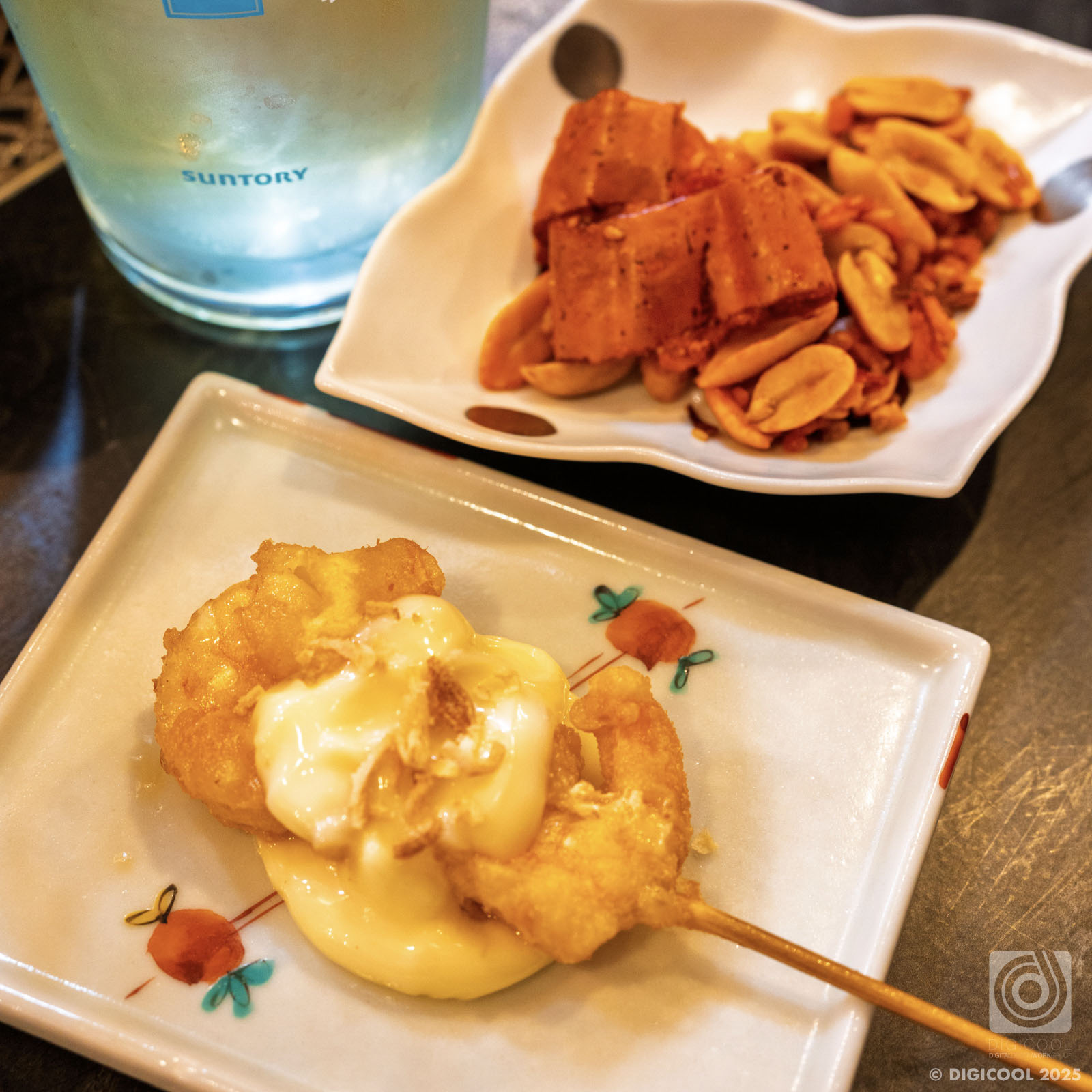 福岡県 福岡市・中華料理を片手でつまんで立ち飲みできる「串チューカ’99」は面白いアイディアだ！