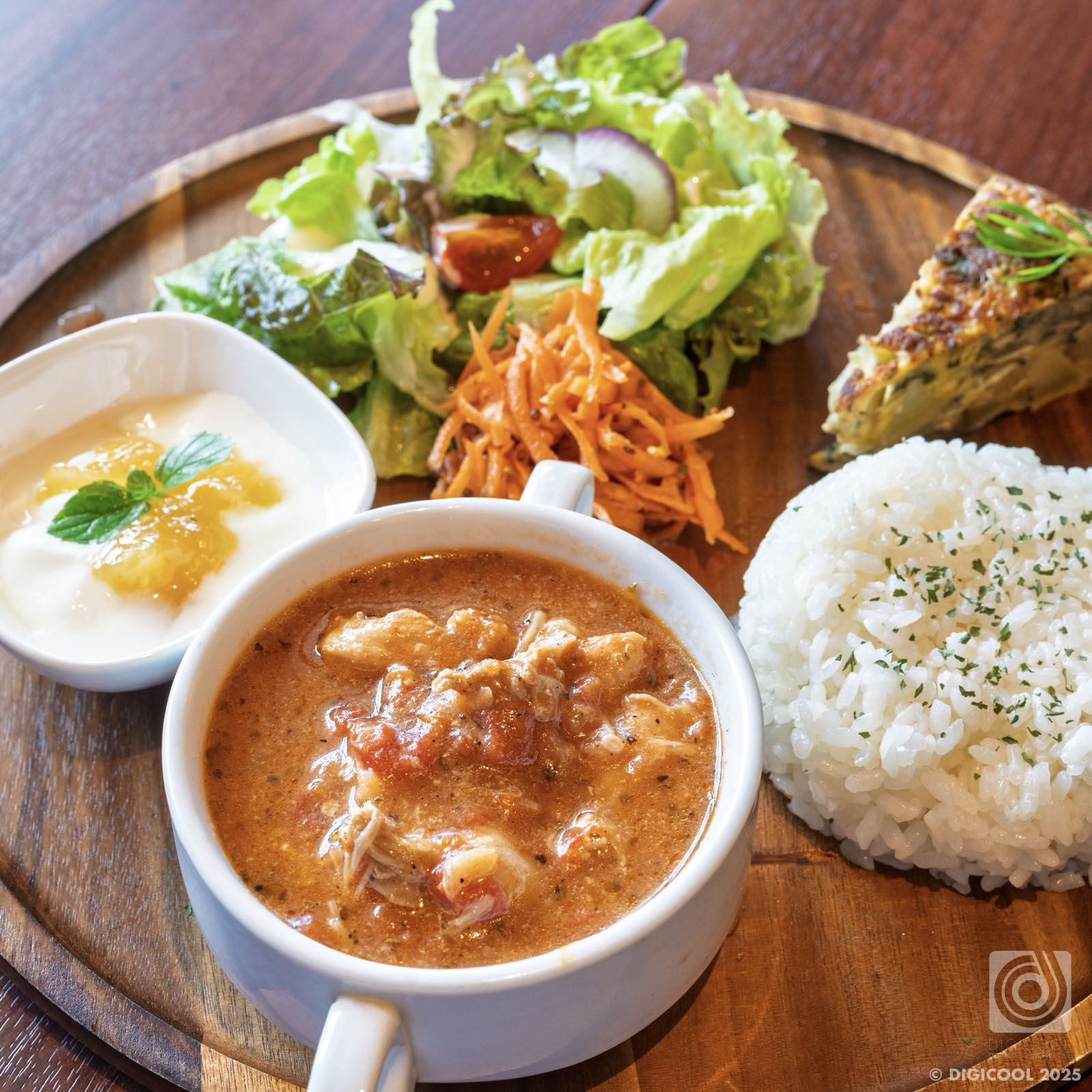 沖縄県 宜野湾市・一口食べれば旅行気分。普天間の「ミルベッソ」で中南米料理と黄色いカレーを食べてきた。