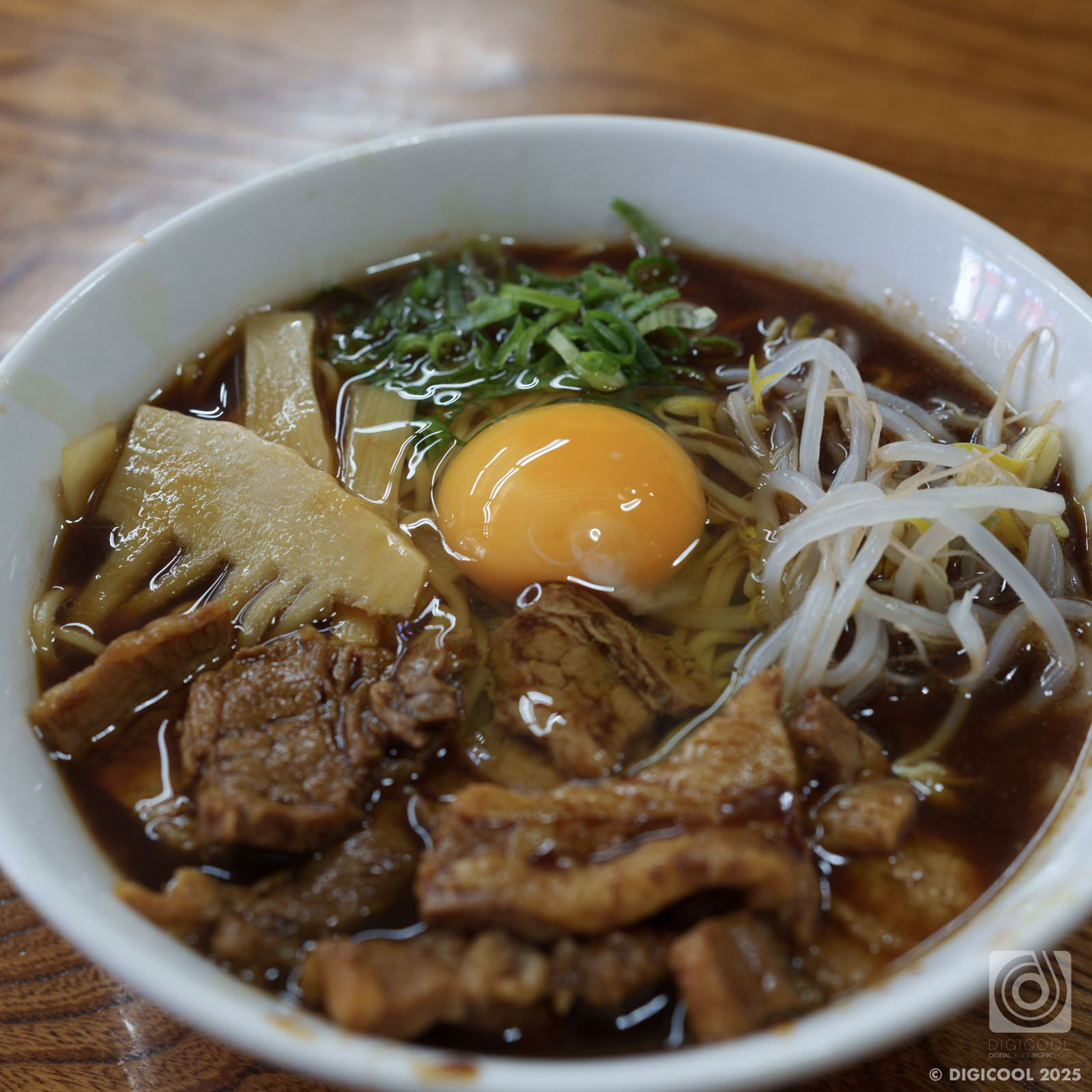 徳島県 徳島市・味が変わったらしい！？人気店「支那そば 名東軒」で行列に並んで徳島ラーメンを食べてみた。