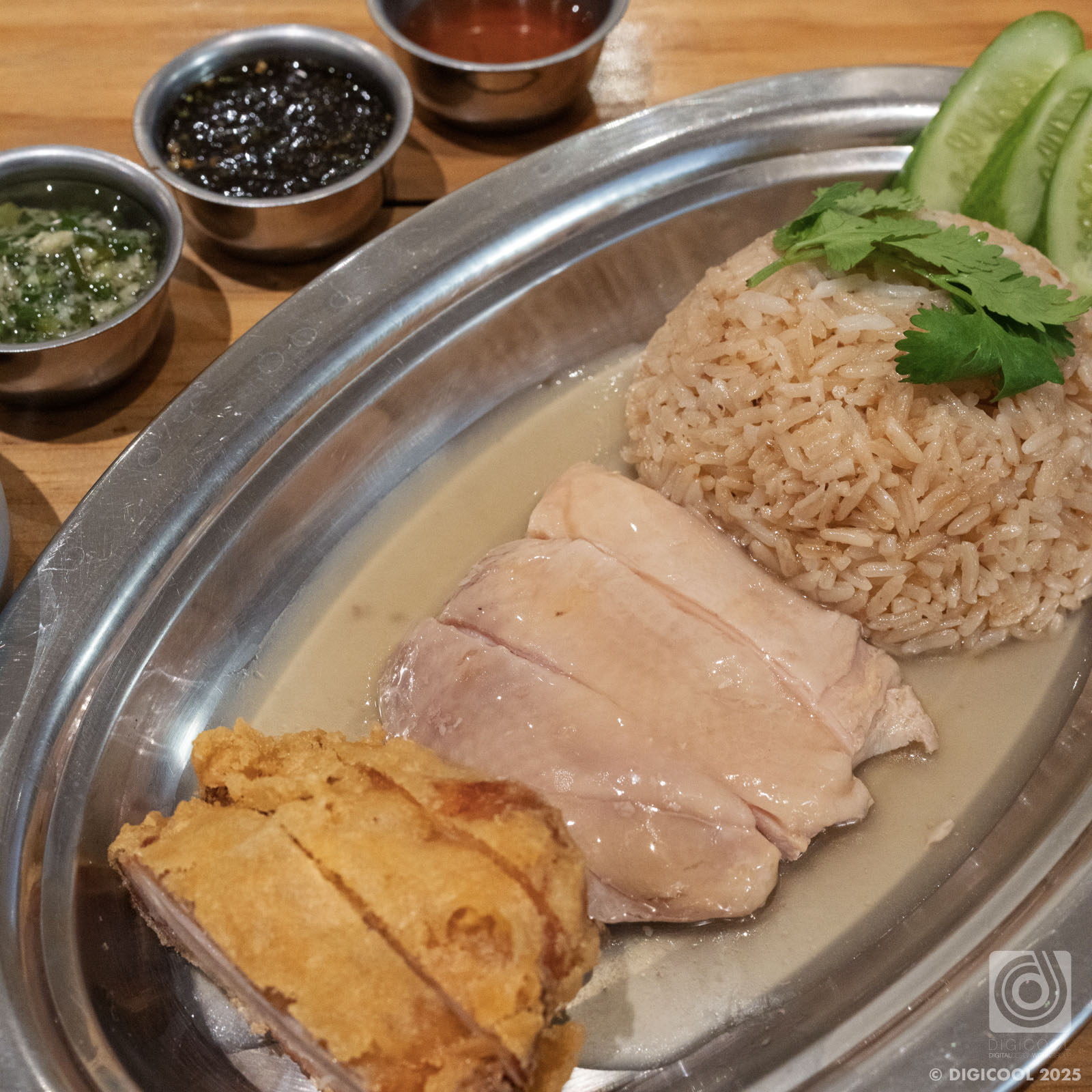 タイ バンコク・シーロムの「Hoong」でちょっと変わったカオマンガイを食べてきました。