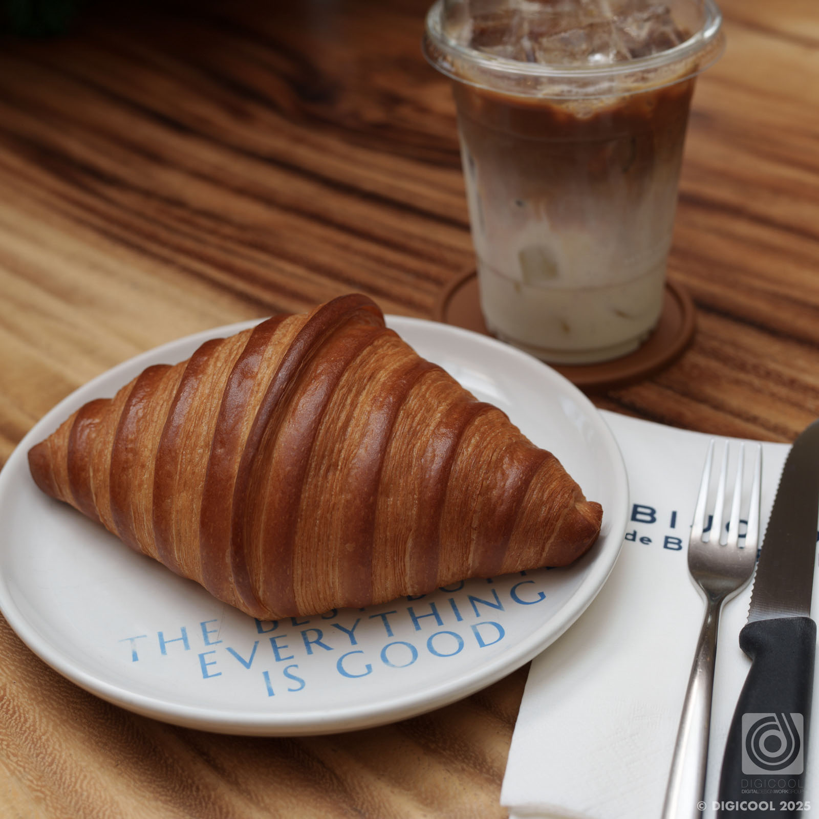 タイ バンコク・エカマイの「Bijoux de Beurre Echire」でフランスの有名バターを使った贅沢クロワッサンでお茶してきた。