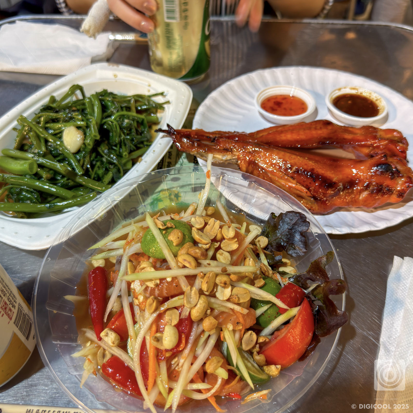 タイ チェンマイ・晩ごはんは「カラレナイトバザール」のフードコートでタイ料理三昧。