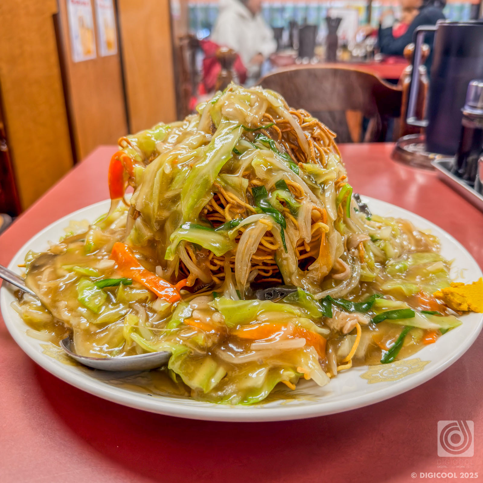 神奈川県 川崎市・そびえ立つ硬焼きそばのタワーを制覇しろ！「味の店 太陸」のタワー硬焼きそばがすごい！